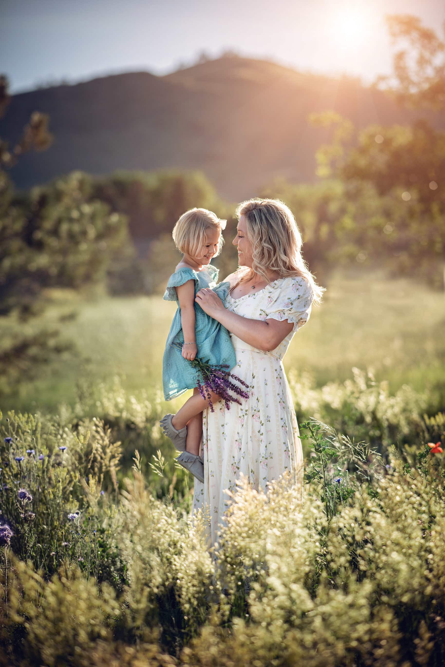 mother and daughter portrait in backlight boulder family photographer